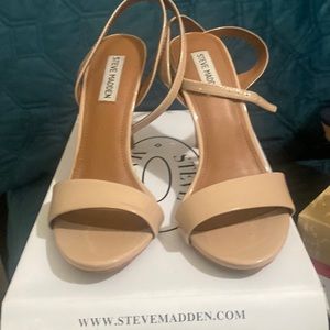 Steve Madden Nude heels